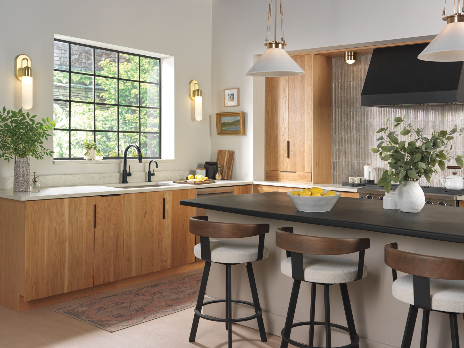 Touch<sub>2</sub>O&reg; Technology Kitchen Faucet with Touchless Technology