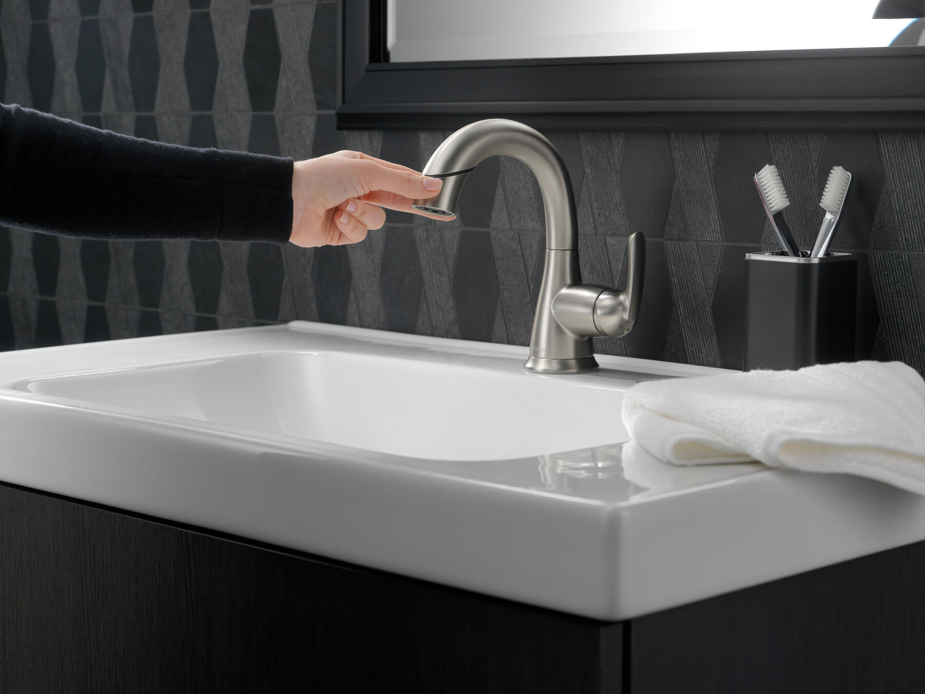 Single Handle Pull-Down Bathroom Faucet
