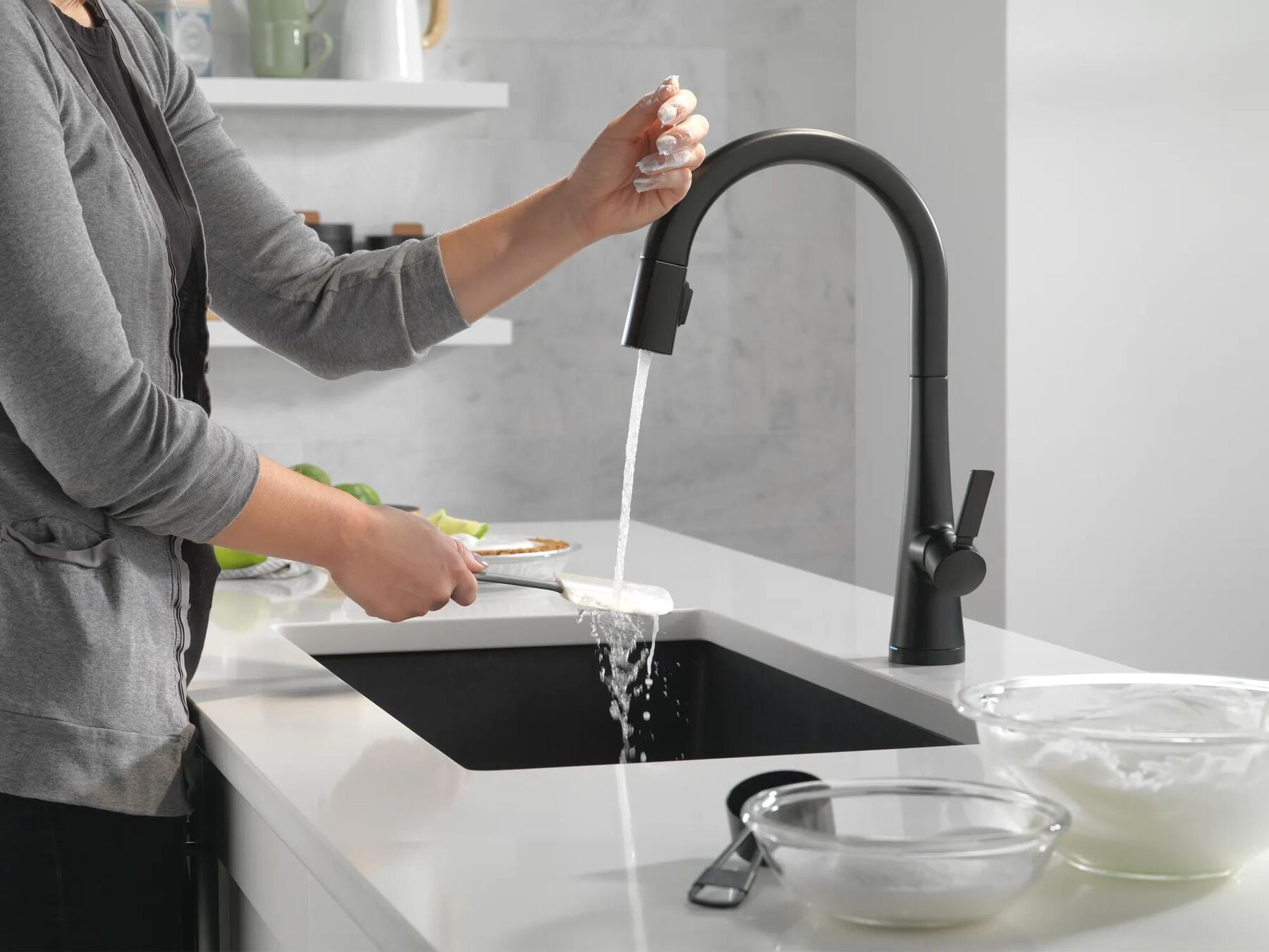 Single Handle Pull-Down Kitchen Faucet With Touch<sub>2</sub>O&reg;  Technology