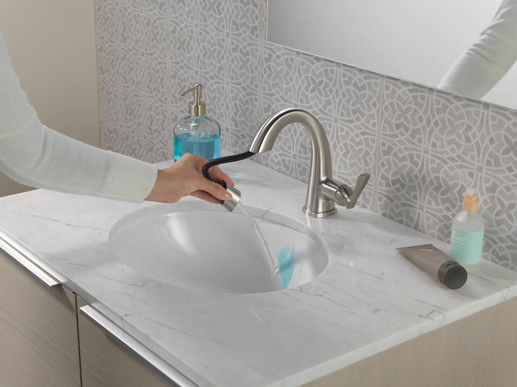 Single Handle Pull Down Bathroom Faucet (Recertified)
