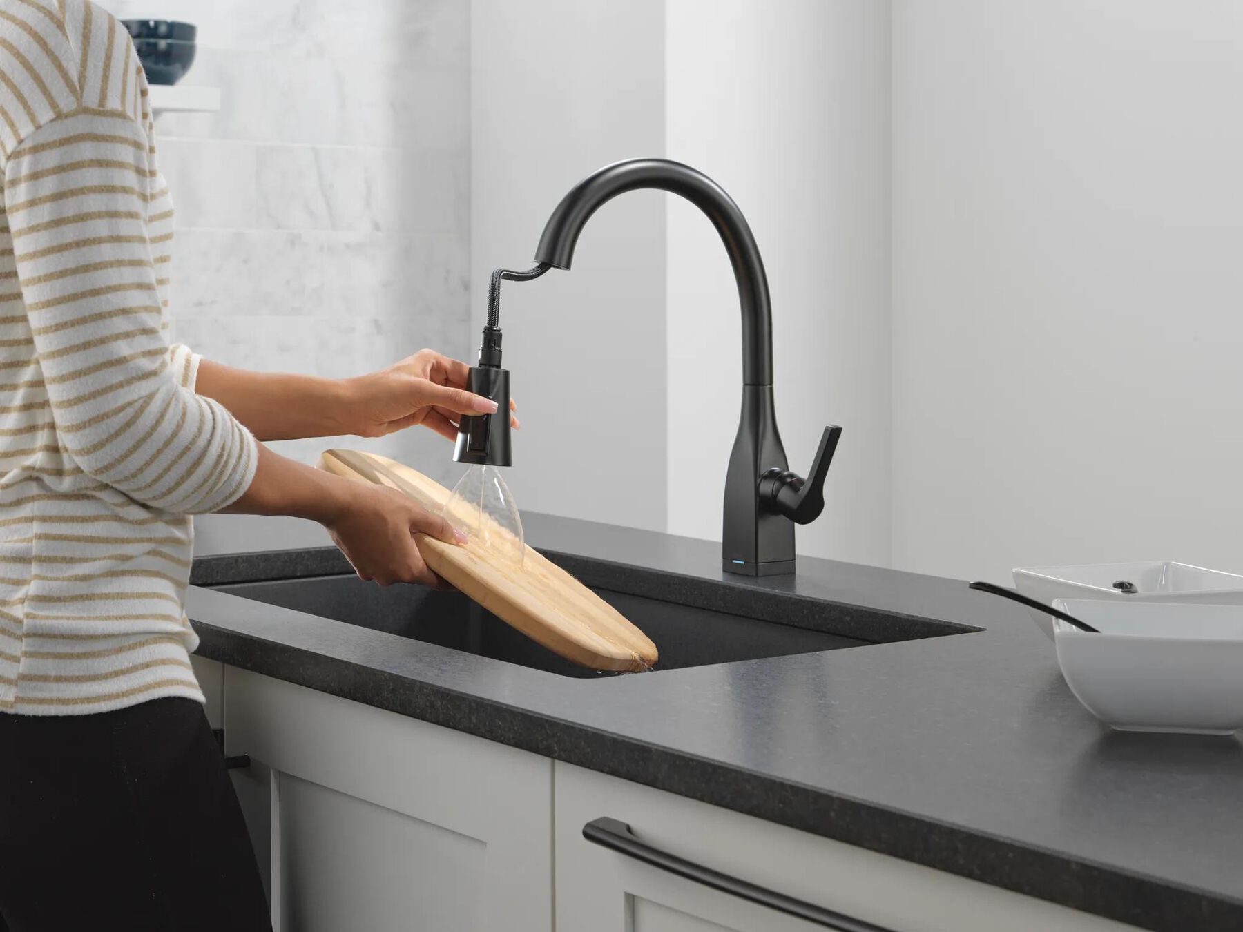 Single Handle Pull-Down Kitchen Faucet With Touch<sub>2</sub>O&reg; Technology And ShieldSpray&reg; Technologies