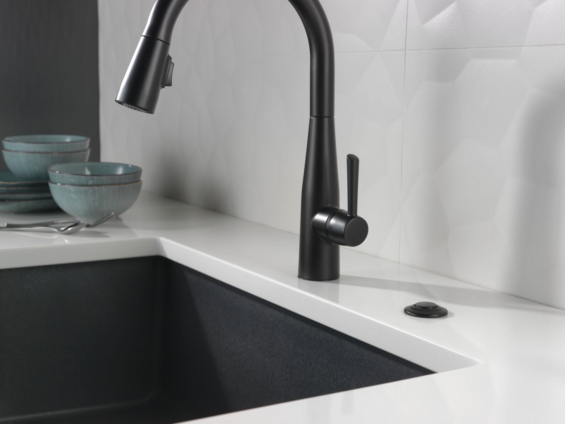 Single Handle Pull-Down Kitchen Faucet