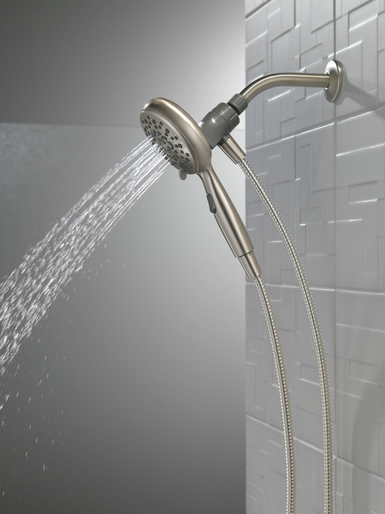6-Setting SureDock&reg; Magnetic Hand Shower
