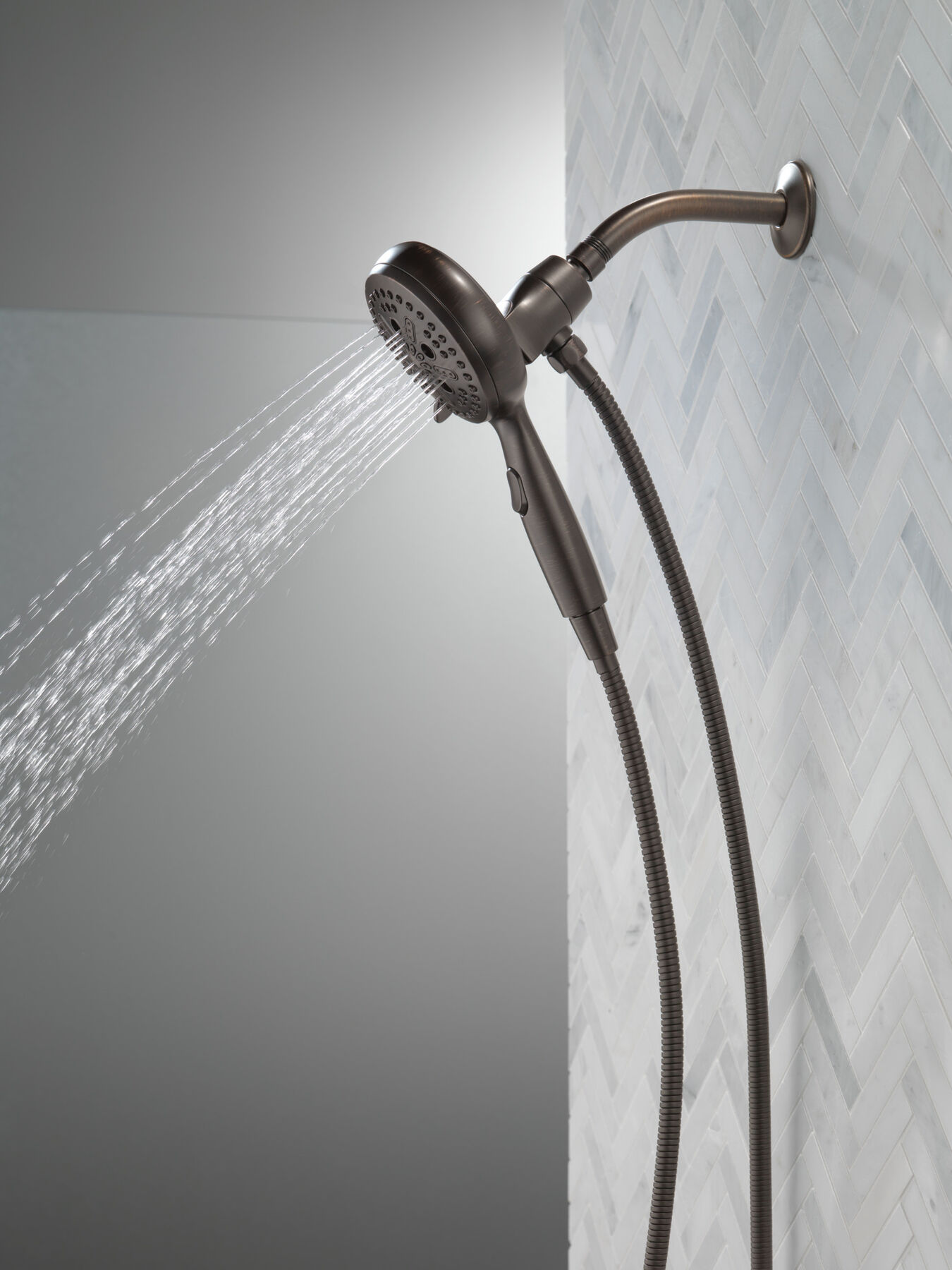 7-Setting SureDock&reg; Magnetic Hand Shower