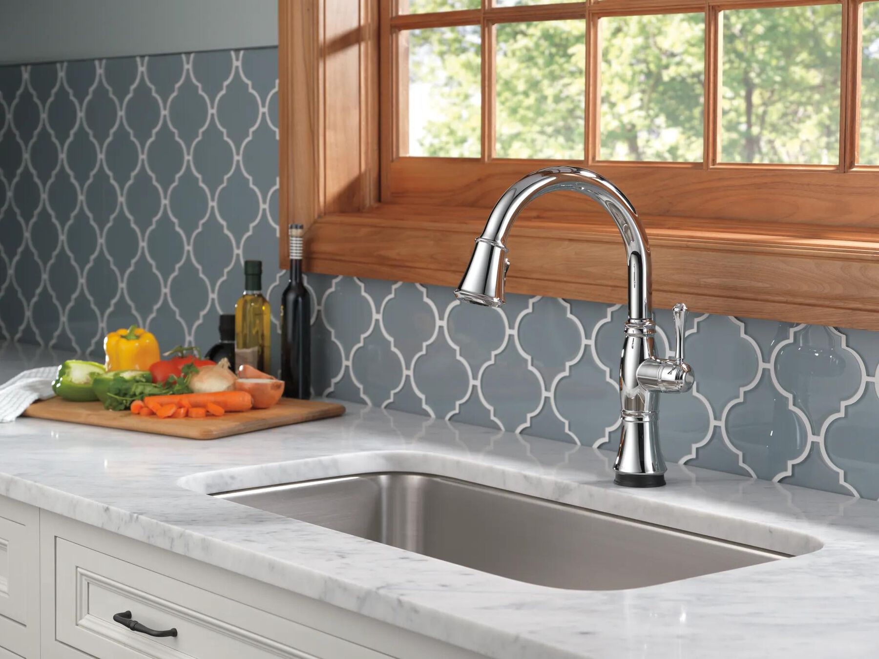 Single Handle Pull-Down Kitchen Faucet with Touch<sub>2</sub>O&reg; and ShieldSpray&reg; Technologies