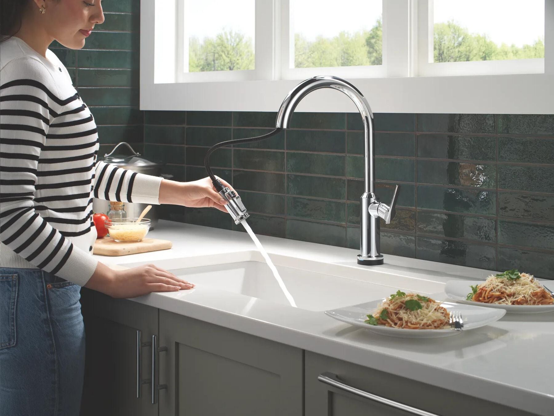 Touch2O&reg; Technology Kitchen Faucet with Touchless Technology