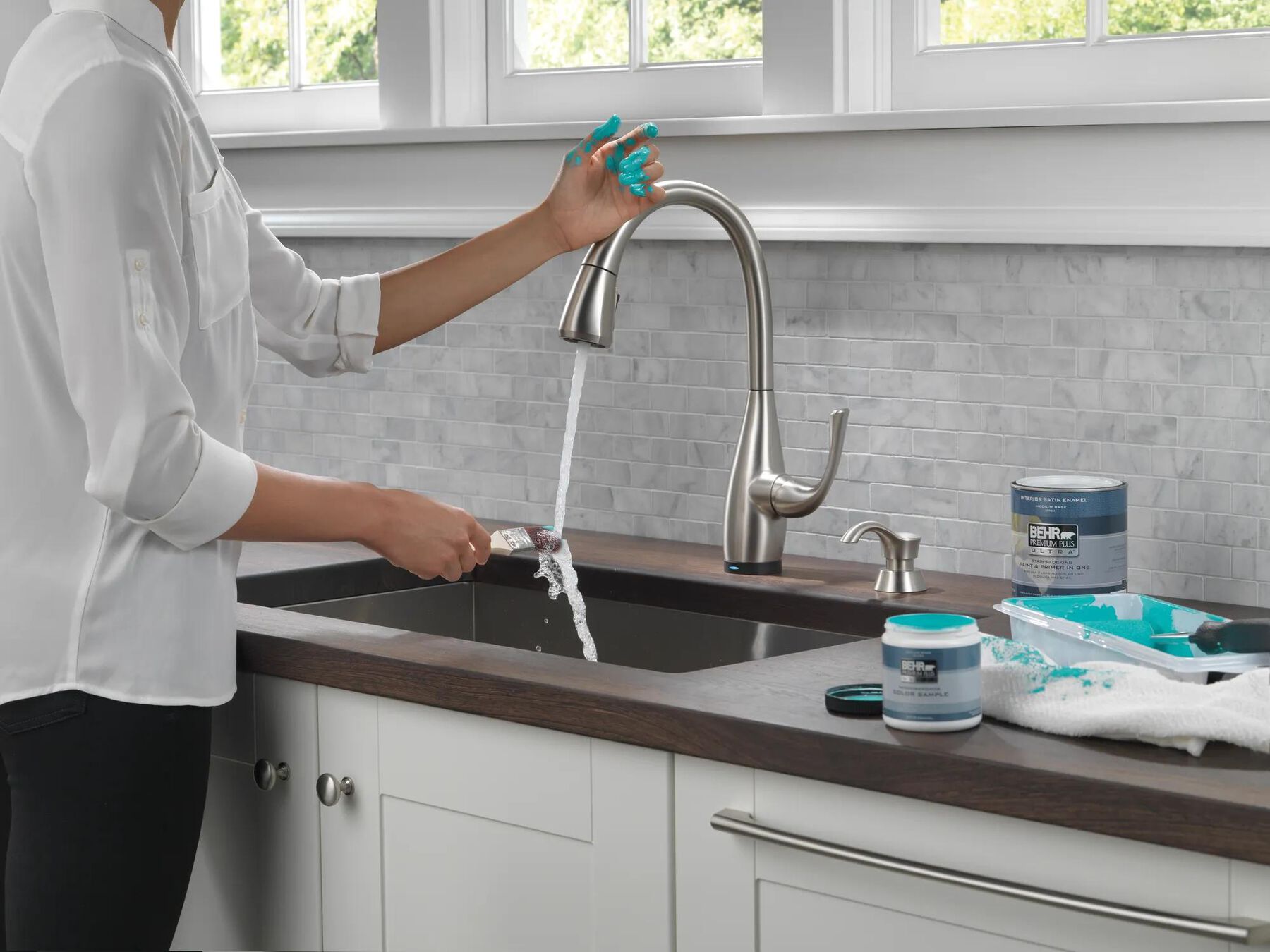 Single Handle Pull-Down Kitchen Faucet with Touch2O&reg; Technology and Soap Dispenser