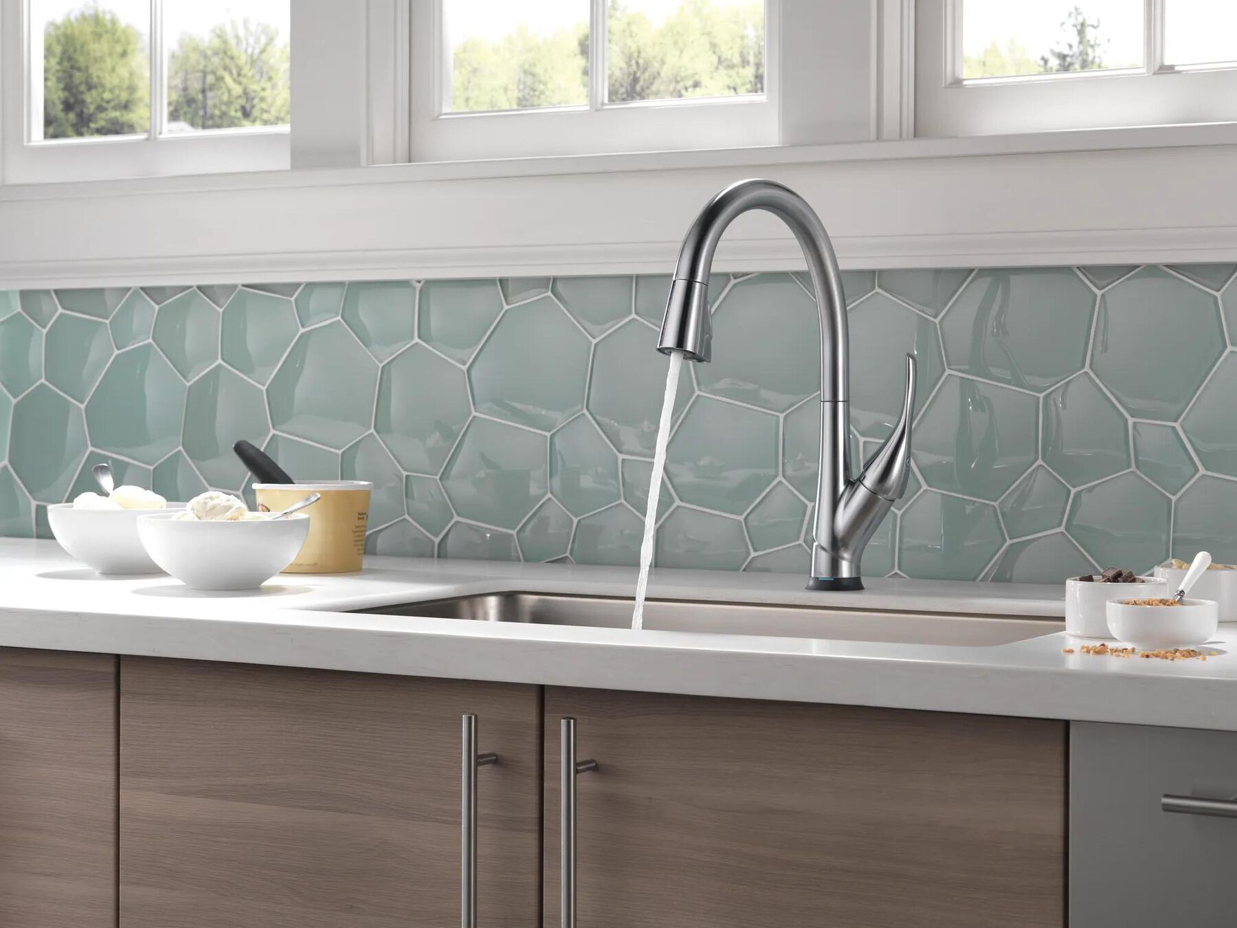 Single Handle Pull-Down Kitchen Faucet with Touch<sub>2</sub>O&reg; and ShieldSpray&reg; Technologies