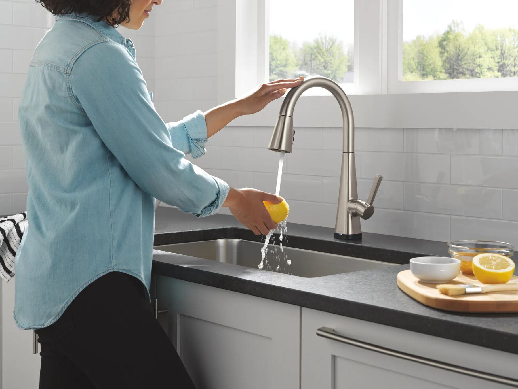 Single-Handle Pull-Down Kitchen Faucet with Touch<sub>2</sub>O&reg; Technology (Recertified)