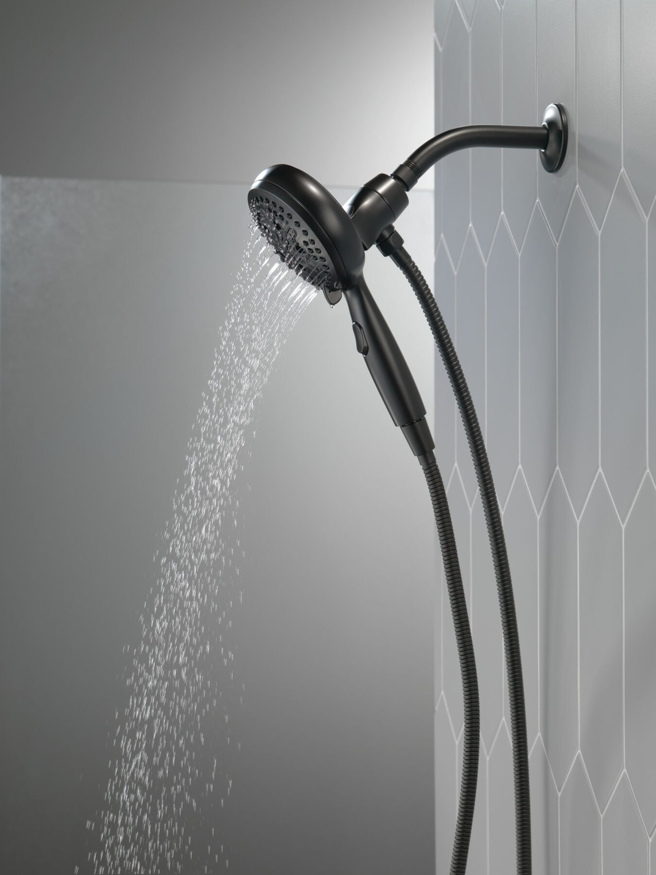 7-Setting SureDock&reg; Magnetic Hand Shower