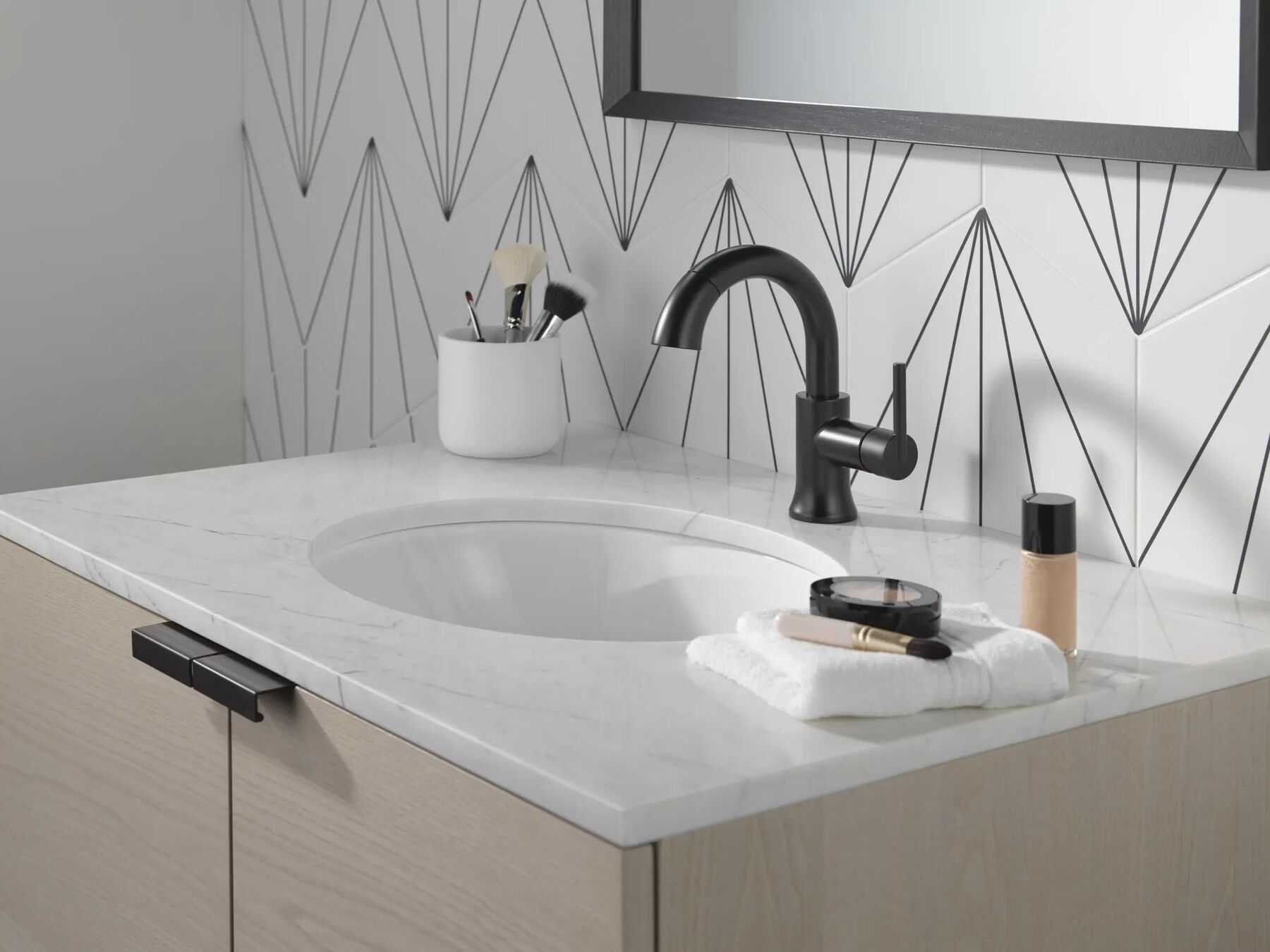Single Handle Pull-Down Bathroom Faucet
