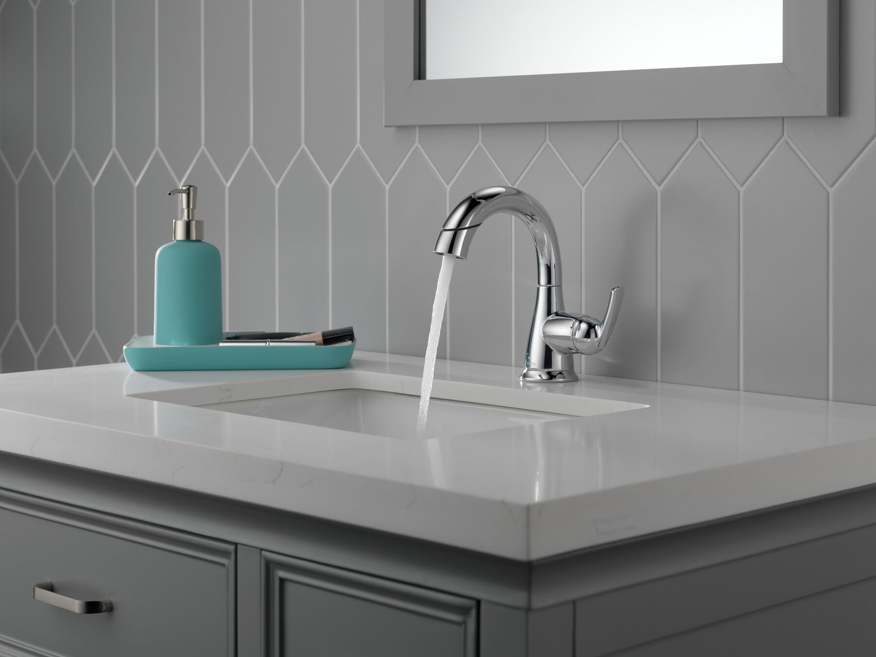 Single Handle Pull-Down Bathroom Faucet