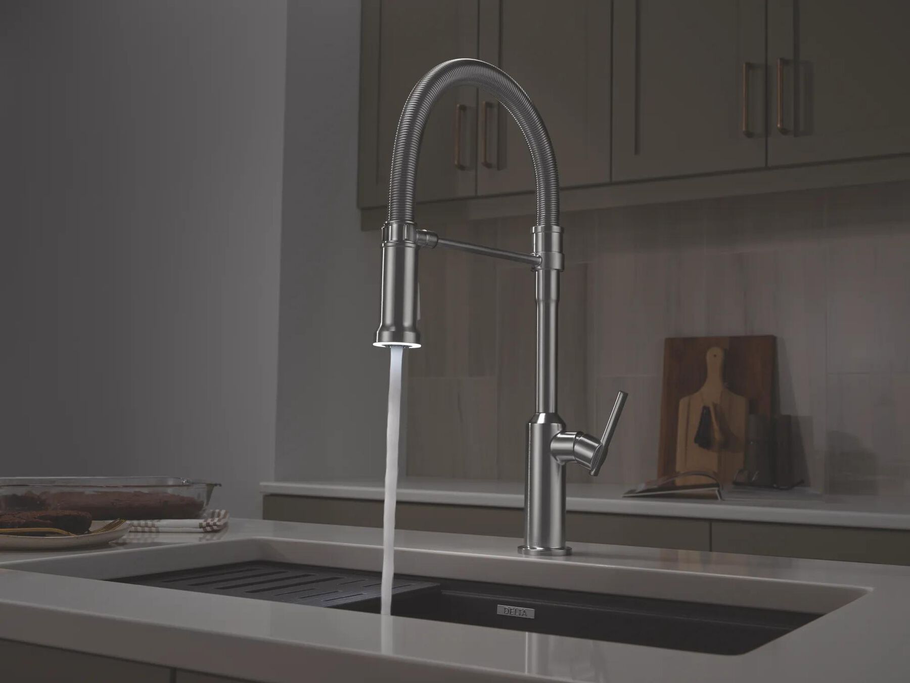 Single Handle Pull-Down Kitchen Faucet With Spring Spout
