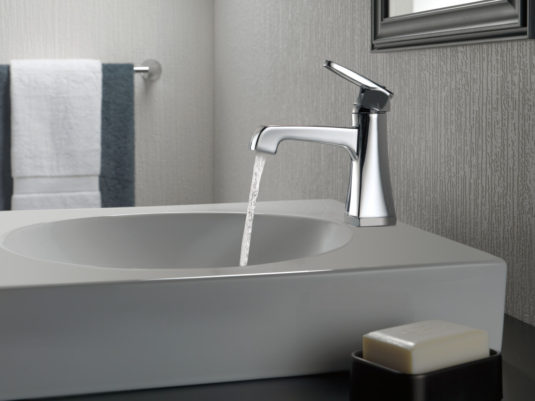 Single-Hole Bathroom Faucet (Recertified)
