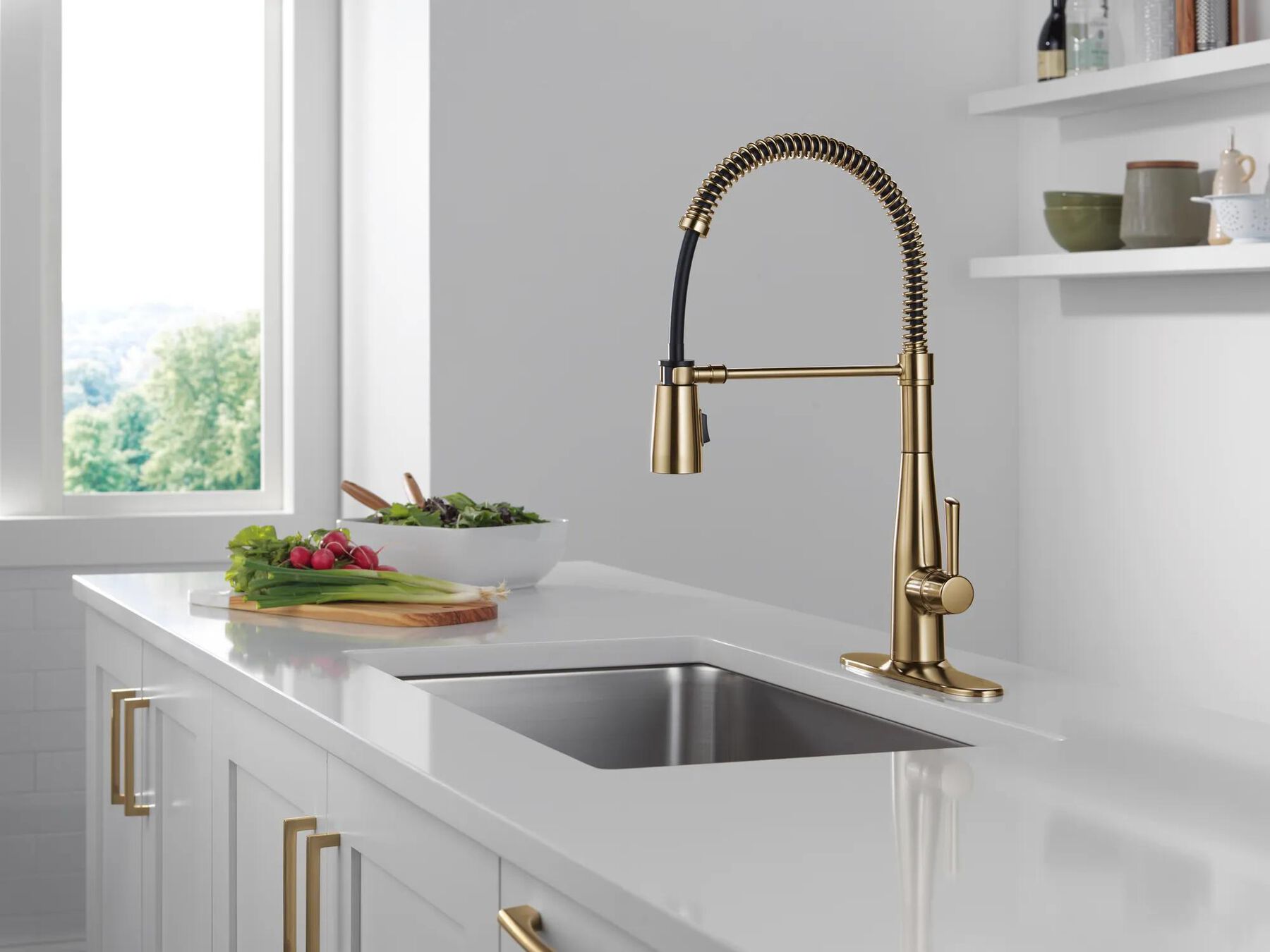 Single-Handle Pull-Down Spring Kitchen Faucet