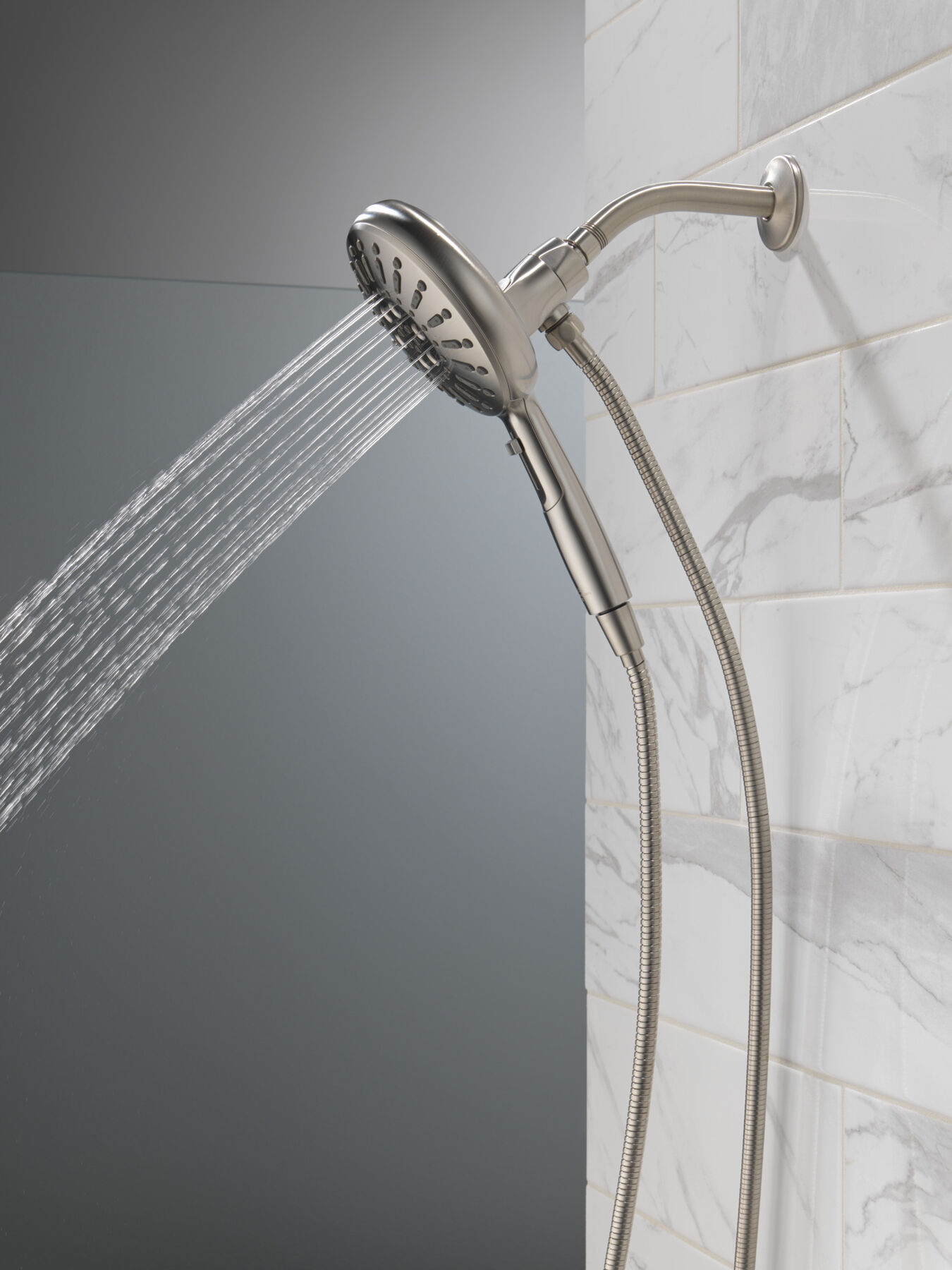 7-Setting SureDock&reg; Magnetic Hand Shower