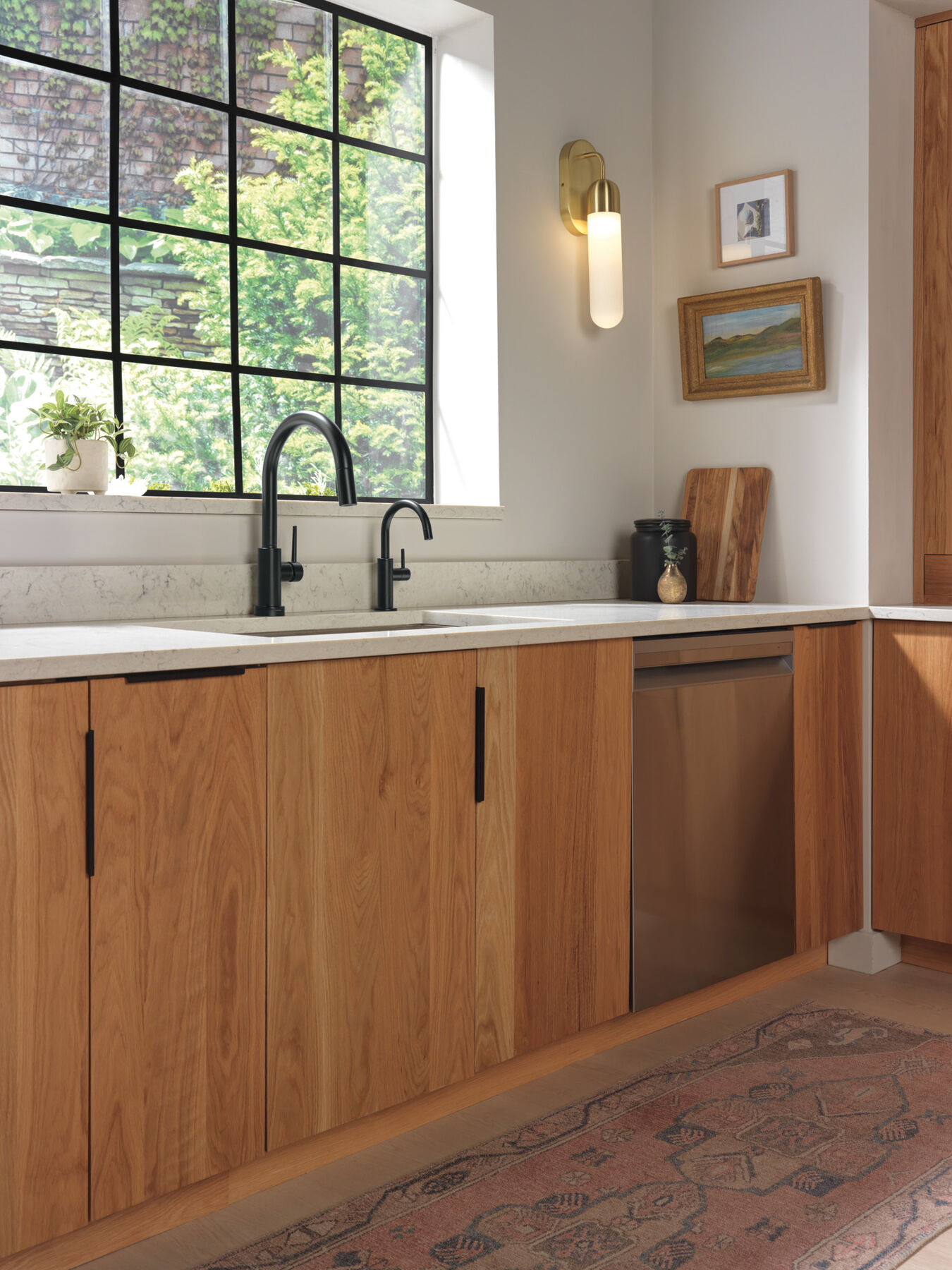 Touch<sub>2</sub>O&reg; Technology Kitchen Faucet with Touchless Technology