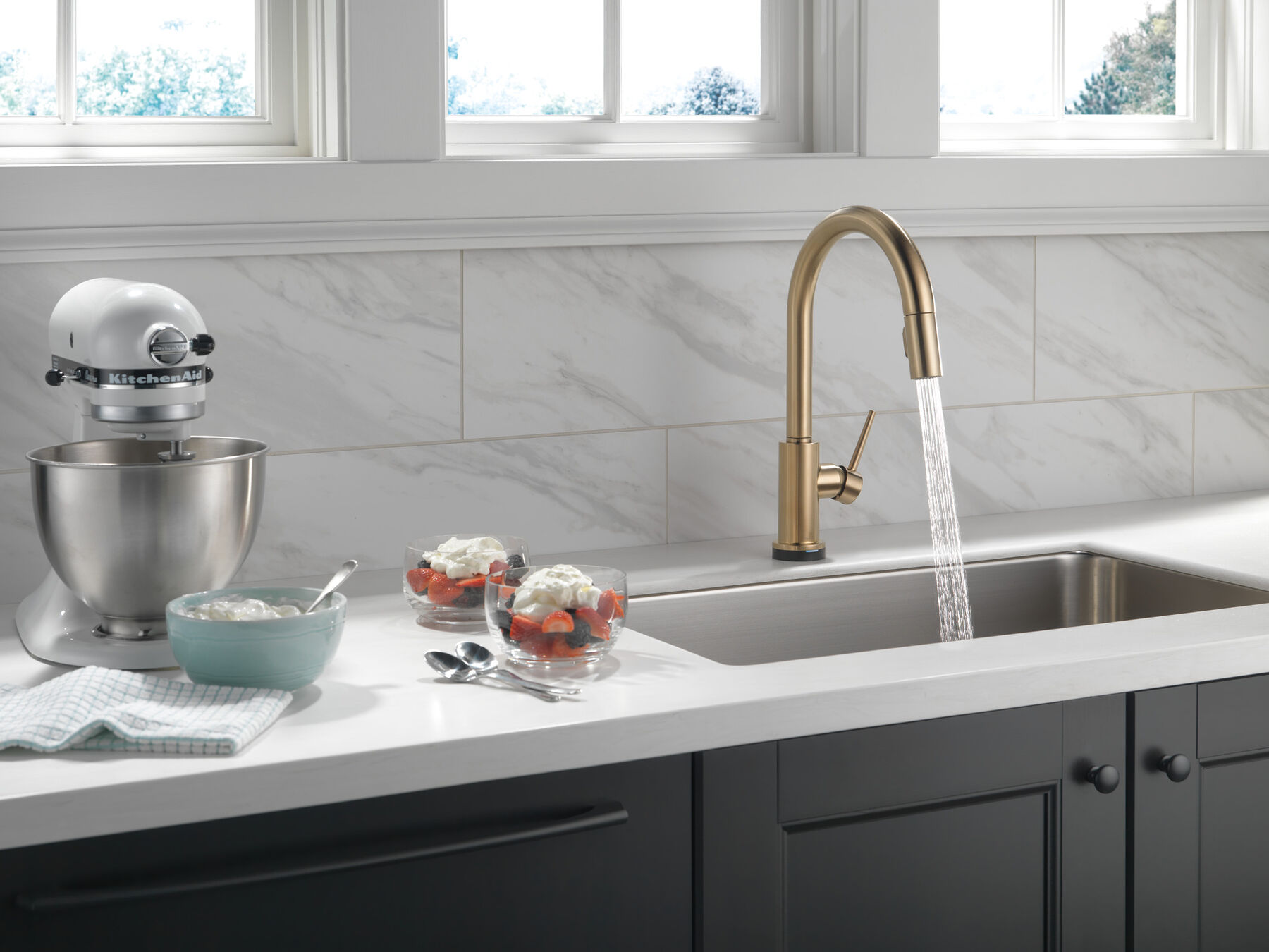 Single Handle Pull-Down Kitchen Faucet with Touch<sub>2</sub>O&reg; Technology