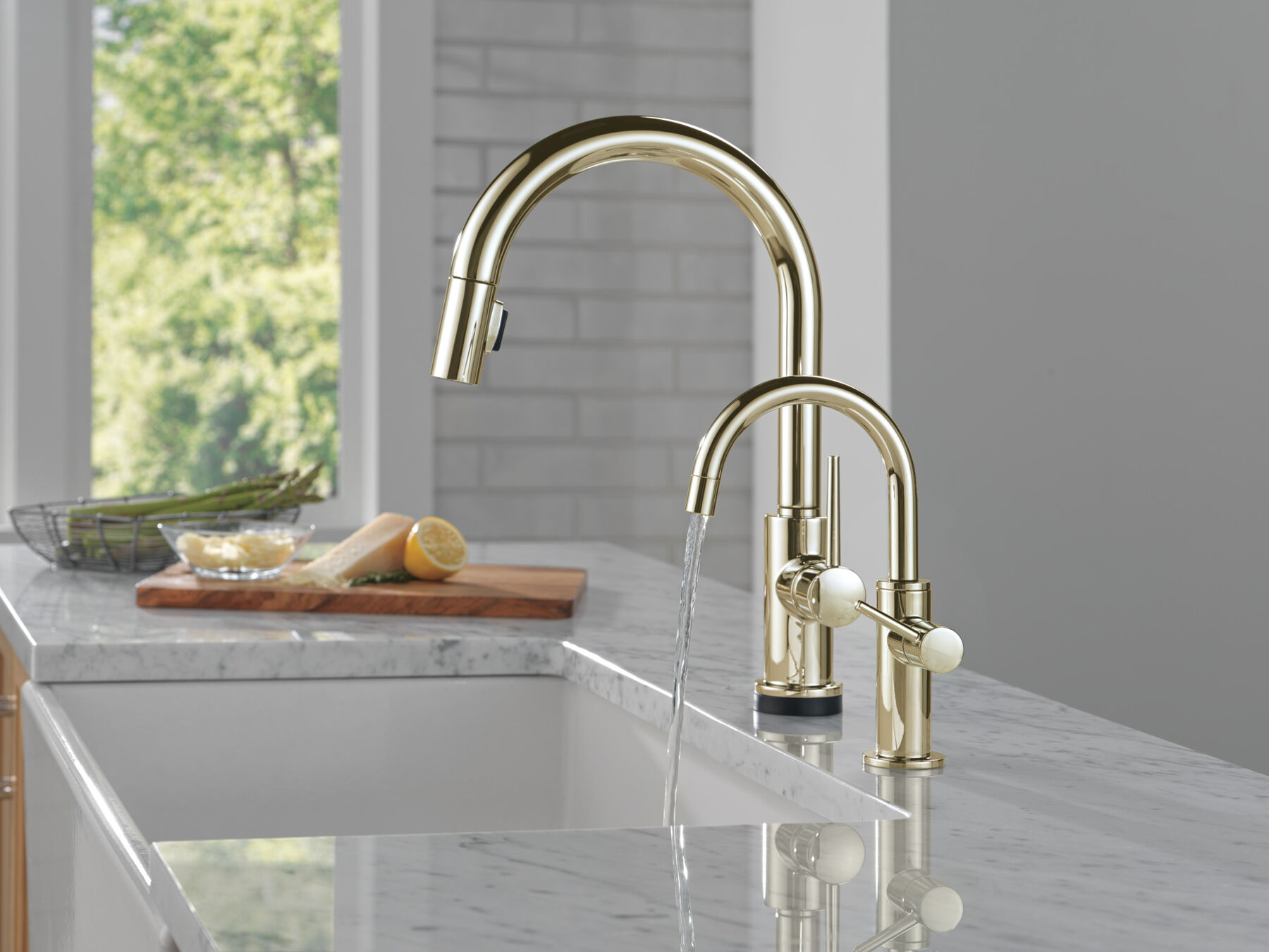 Contemporary Round Beverage Faucet