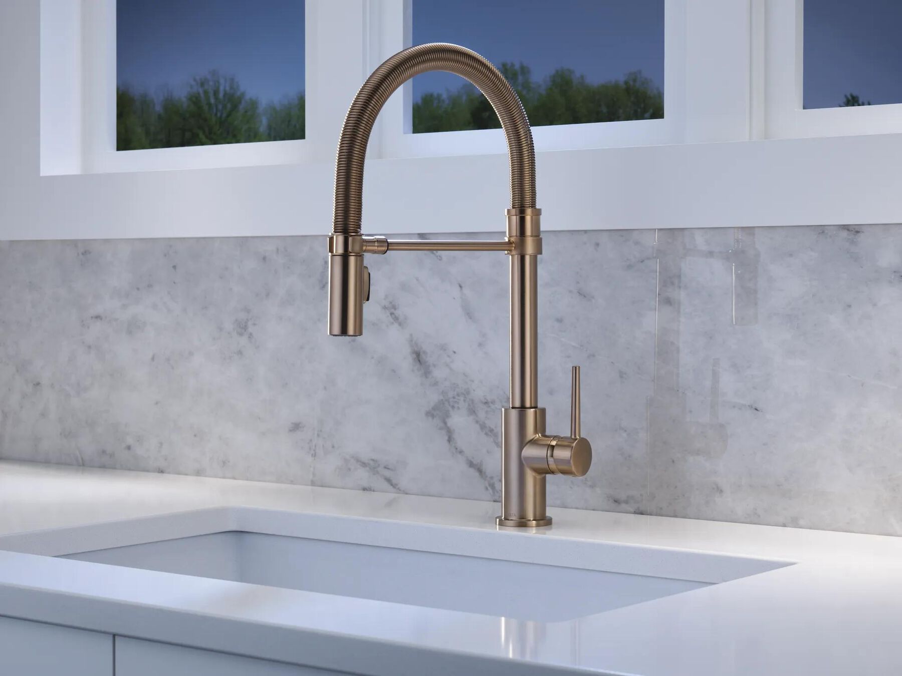 Single-Handle Pull-Down Spring Kitchen Faucet