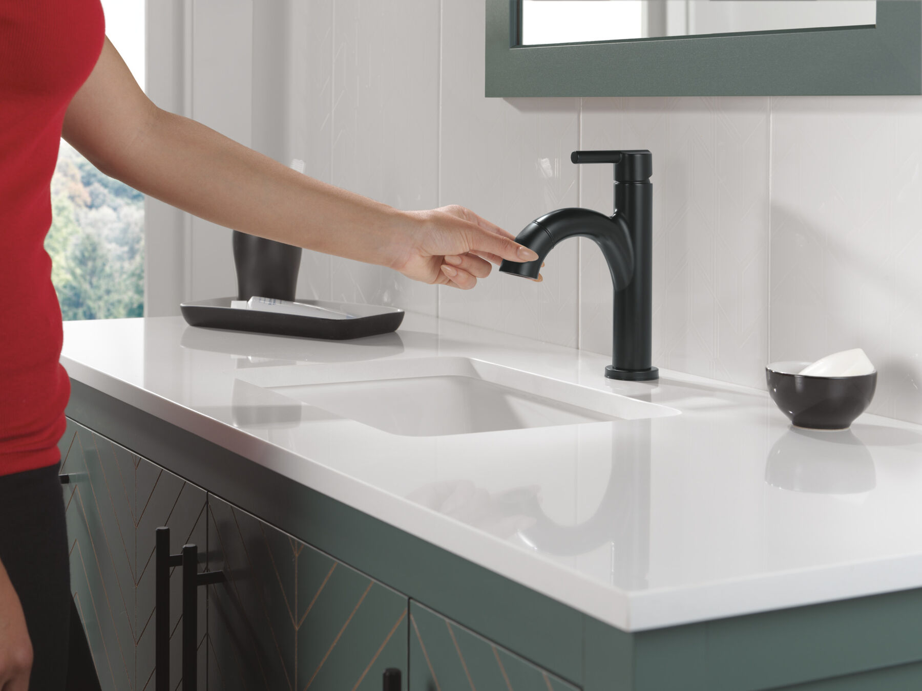 Single Handle Pull-Down Bathroom Faucet