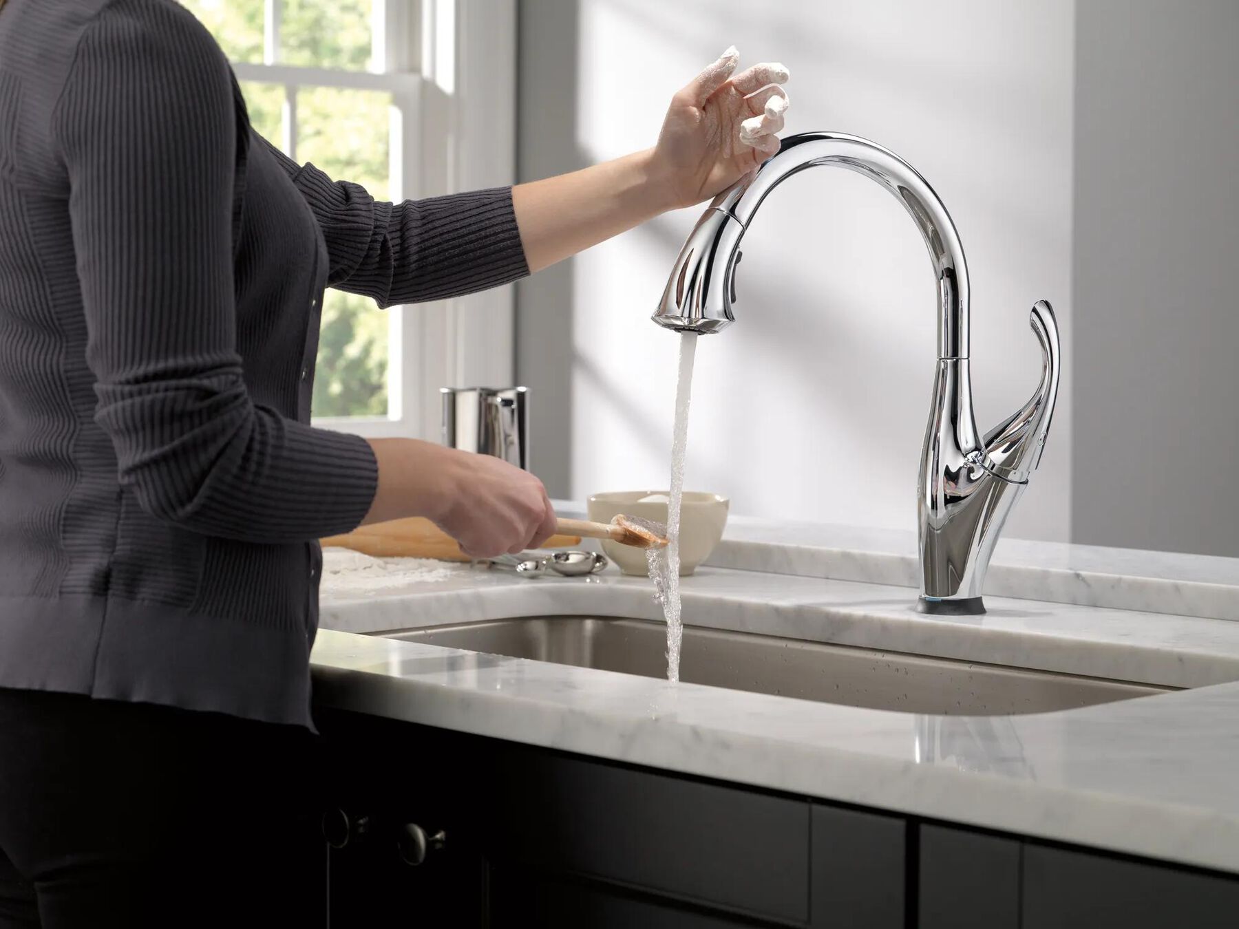 Single Handle Pull-Down Kitchen Faucet with Touch<sub>2</sub>O&reg; Technology and ShieldSpray&reg; Technologies (Recertified)