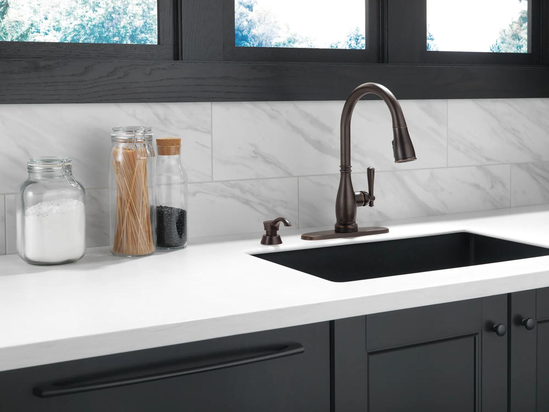 Single Handle Pull-Down Kitchen Faucet with Touch2O&reg; and ShieldSpray&reg; Technologies