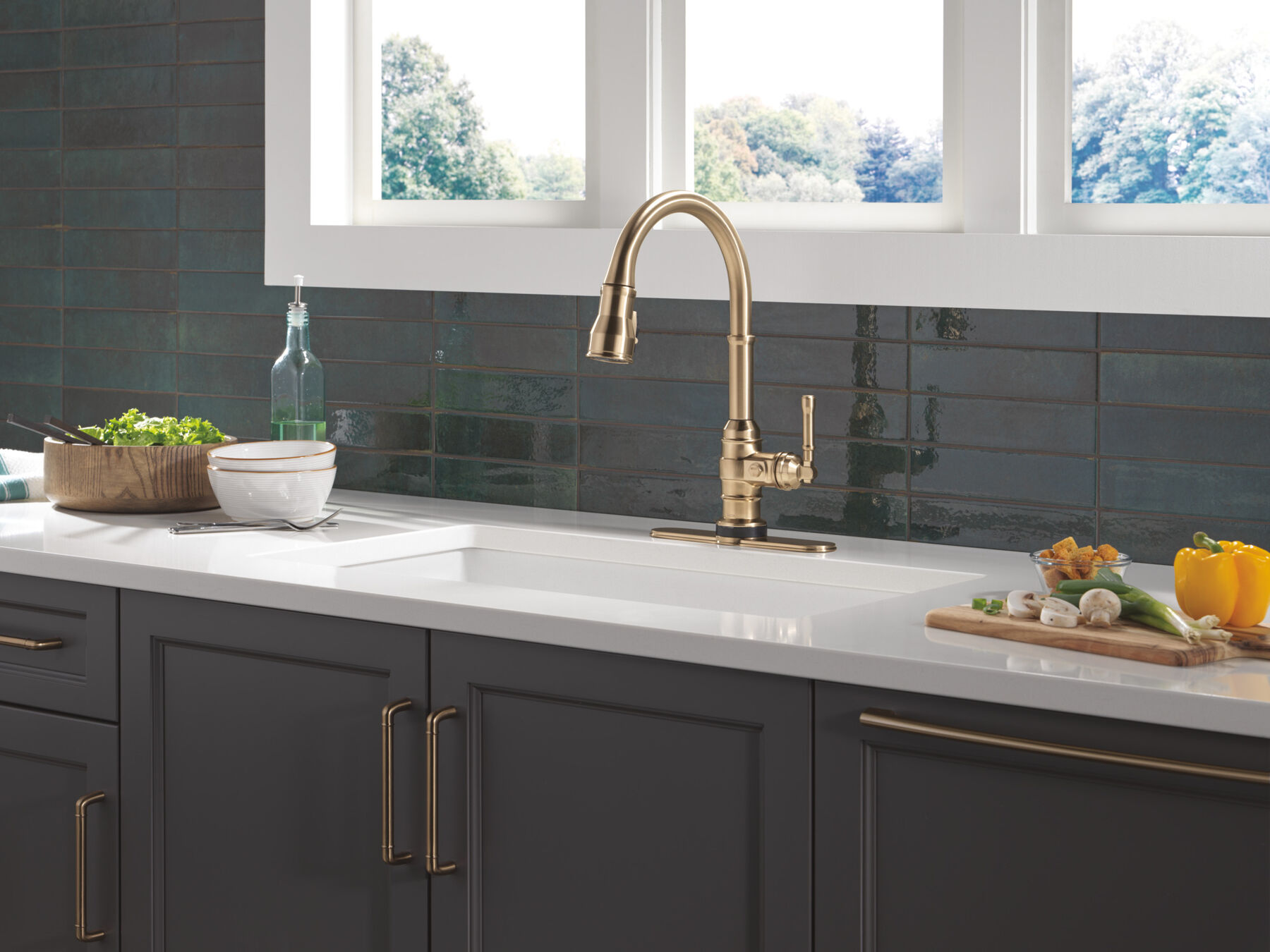 Touch<sub>2</sub>O&reg; Technology Kitchen Faucet with Touchless Technology