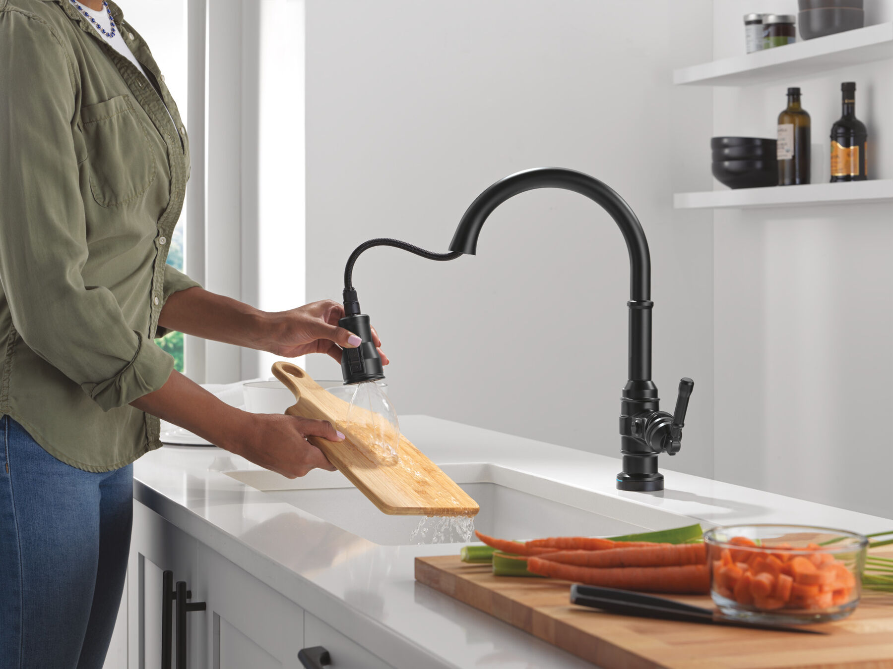 Touch<sub>2</sub>O&reg; Technology Kitchen Faucet with Touchless Technology