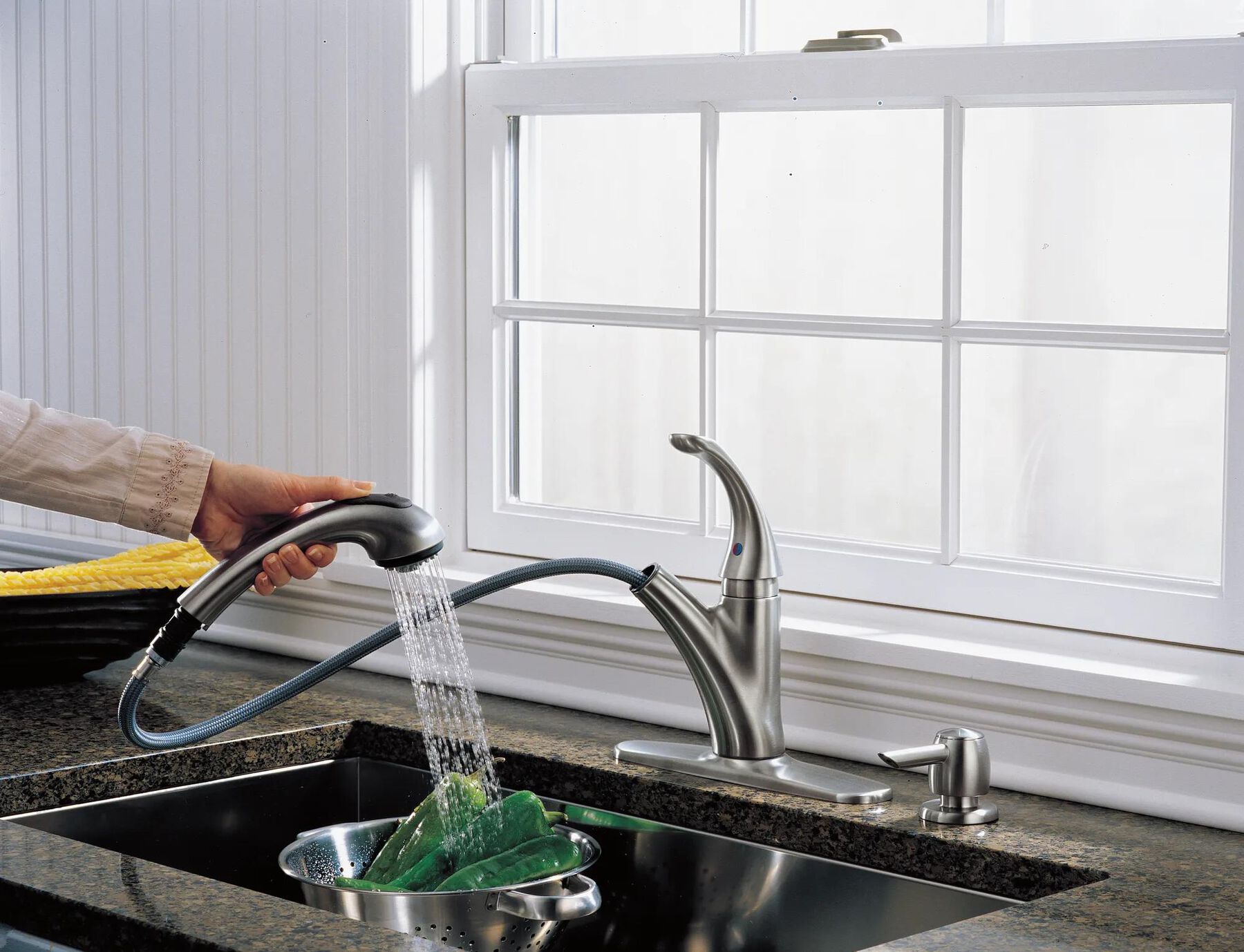 Single Handle Pull-Out Kitchen Faucet with Soap Dispenser