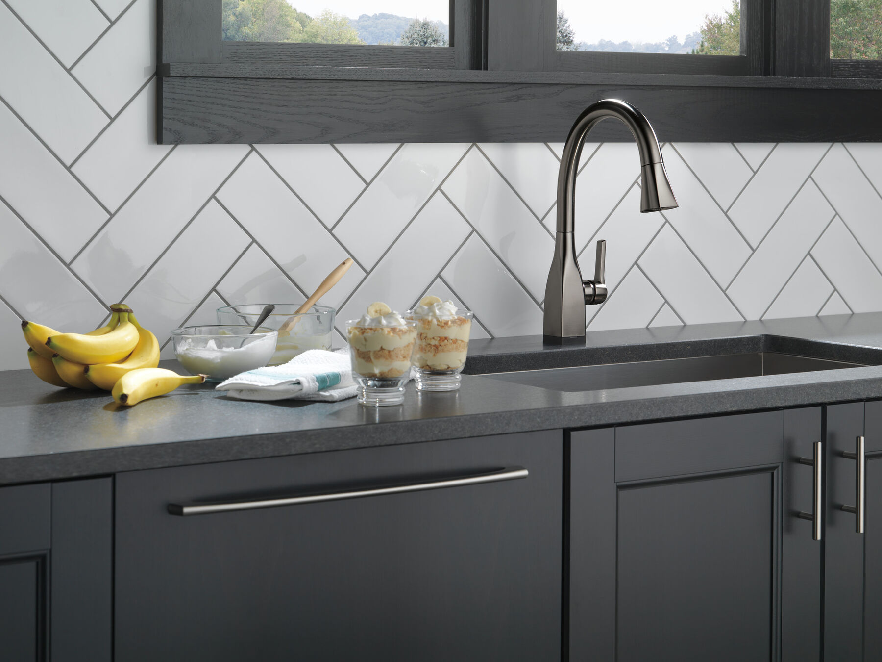 Single Handle Pull-Down Kitchen Faucet with Touch<sub>2</sub>O&reg; and ShieldSpray&reg; Technologies