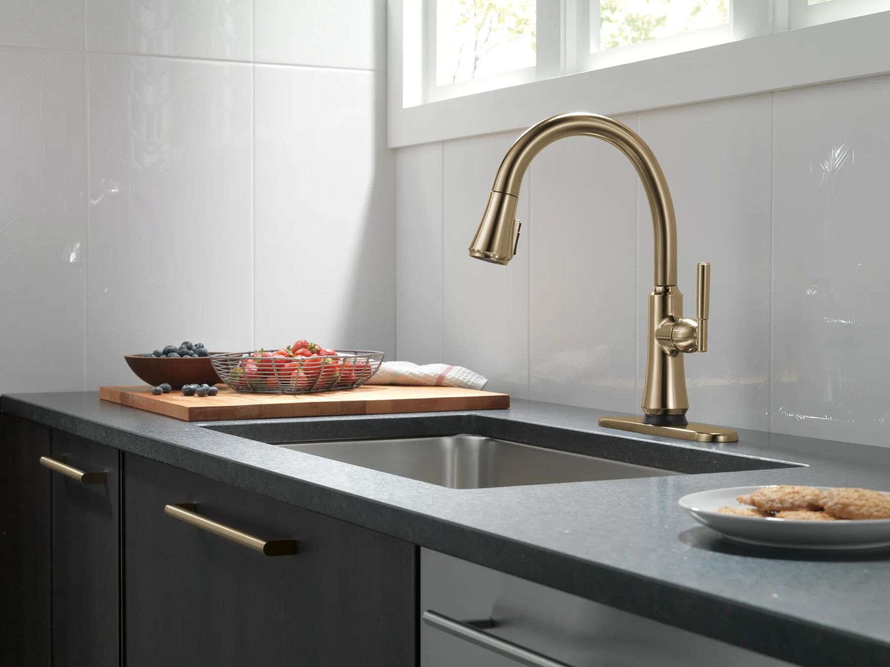 Single Handle Pull-Down Kitchen Faucet with Touch<sub>2</sub>O&reg; Technology Technology