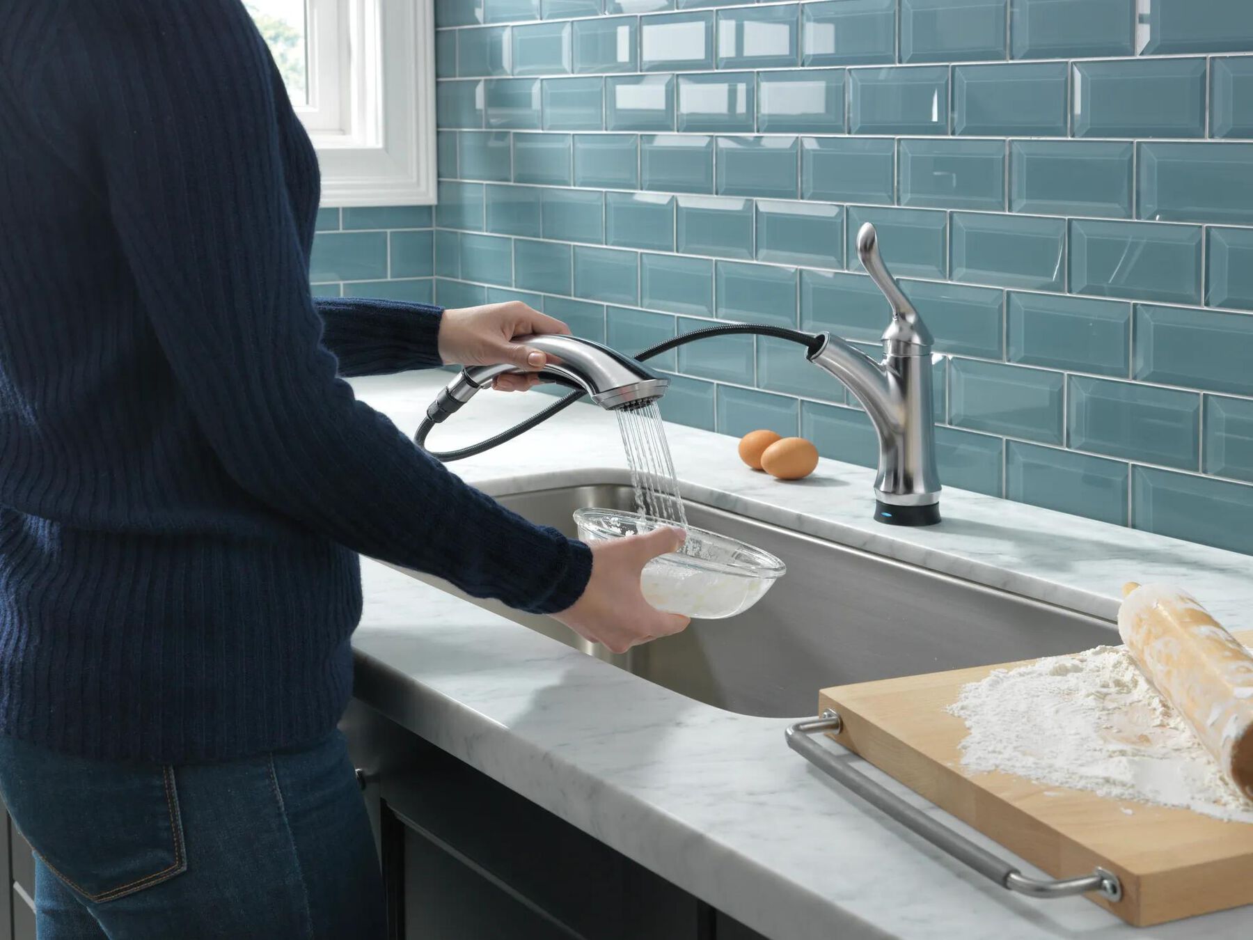 Single Handle Pull-Out Kitchen Faucet with Touch2O&reg; Technology