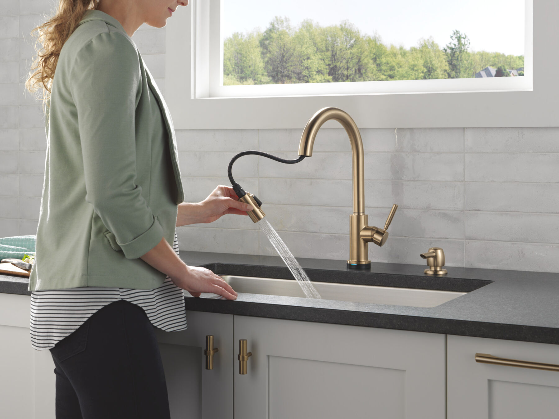 Single Handle Pull-Down Touch<sub>2</sub>O&reg; Technology Kitchen Faucet with Touchless Technology