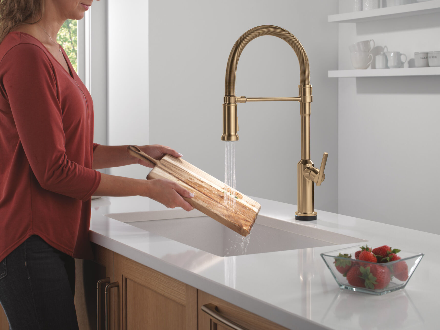 Touch2O&reg; Technology Kitchen Faucet with Touchless Technology