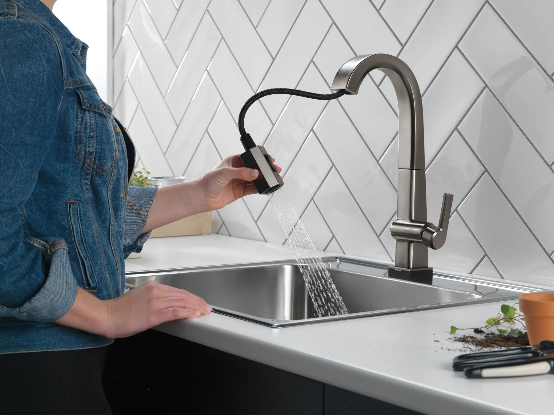 Single Handle Pull Down Bar/Prep Faucet With Touch<sub>2</sub>O Technology