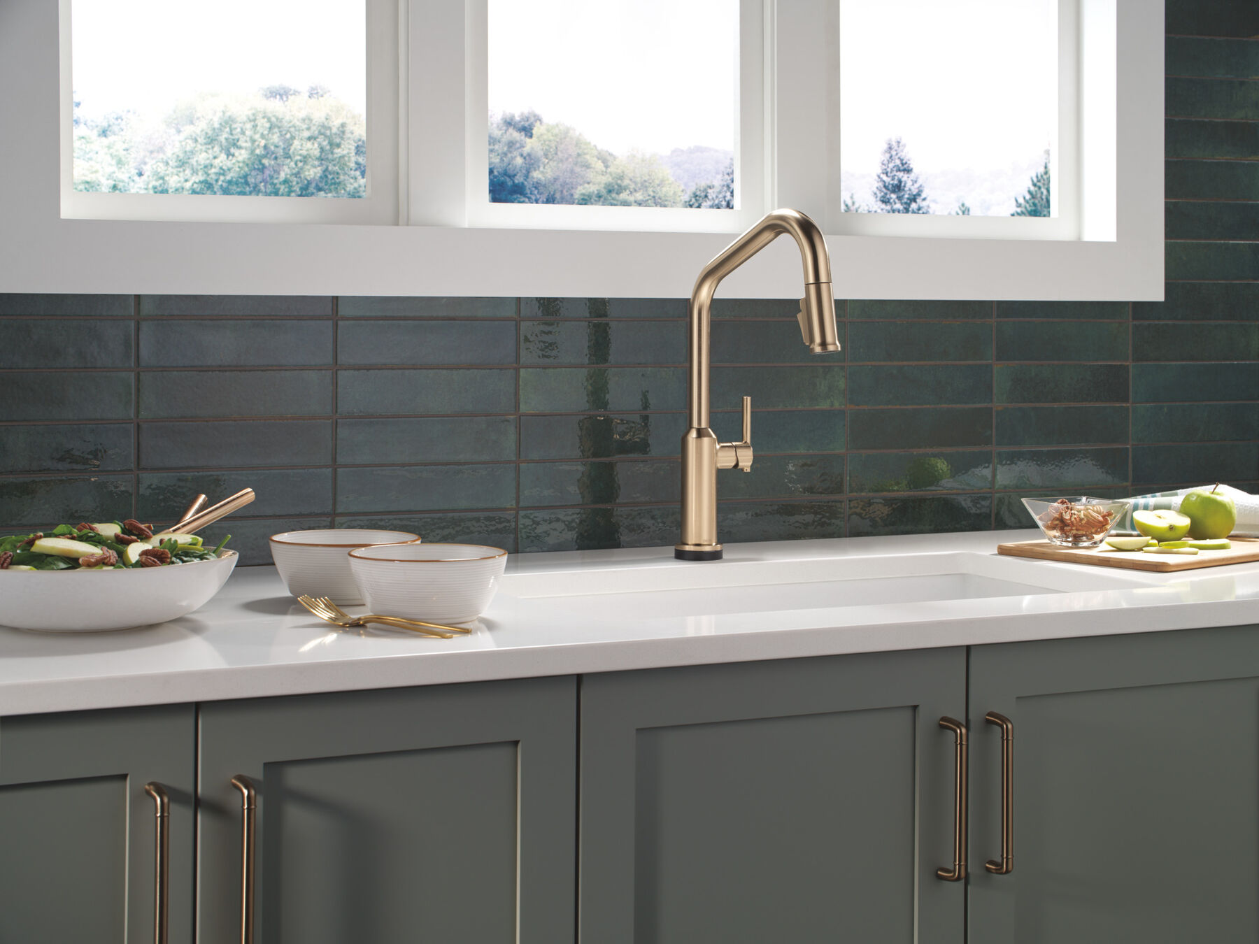 Touch2O&reg; Technology Kitchen Faucet with Touchless Technology