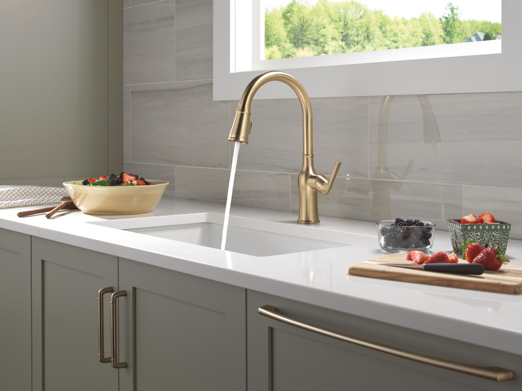Single Handle Pull-Down Kitchen Faucet