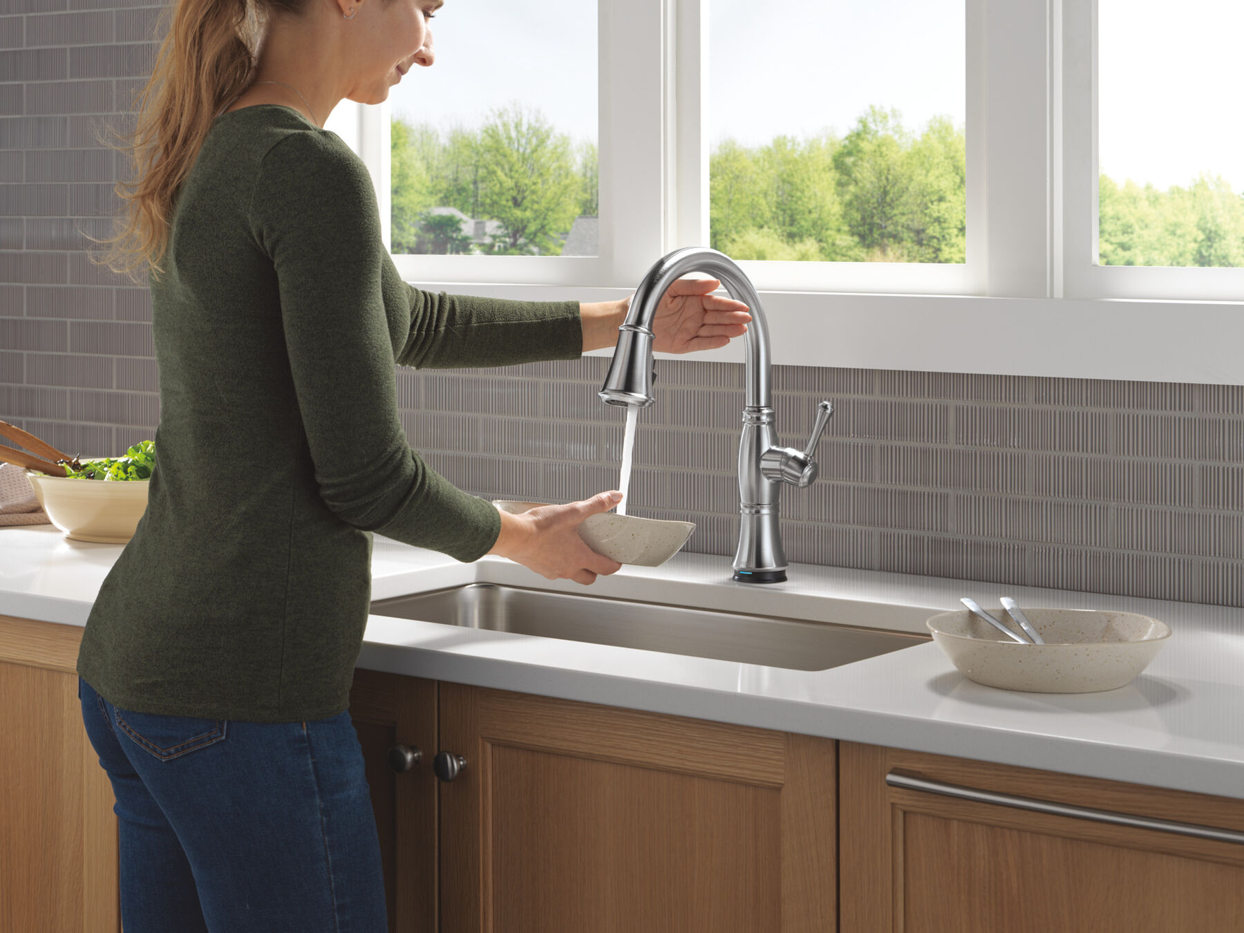 Touch<sub>2</sub>O&reg; Technology Kitchen Faucet with Touchless Technology