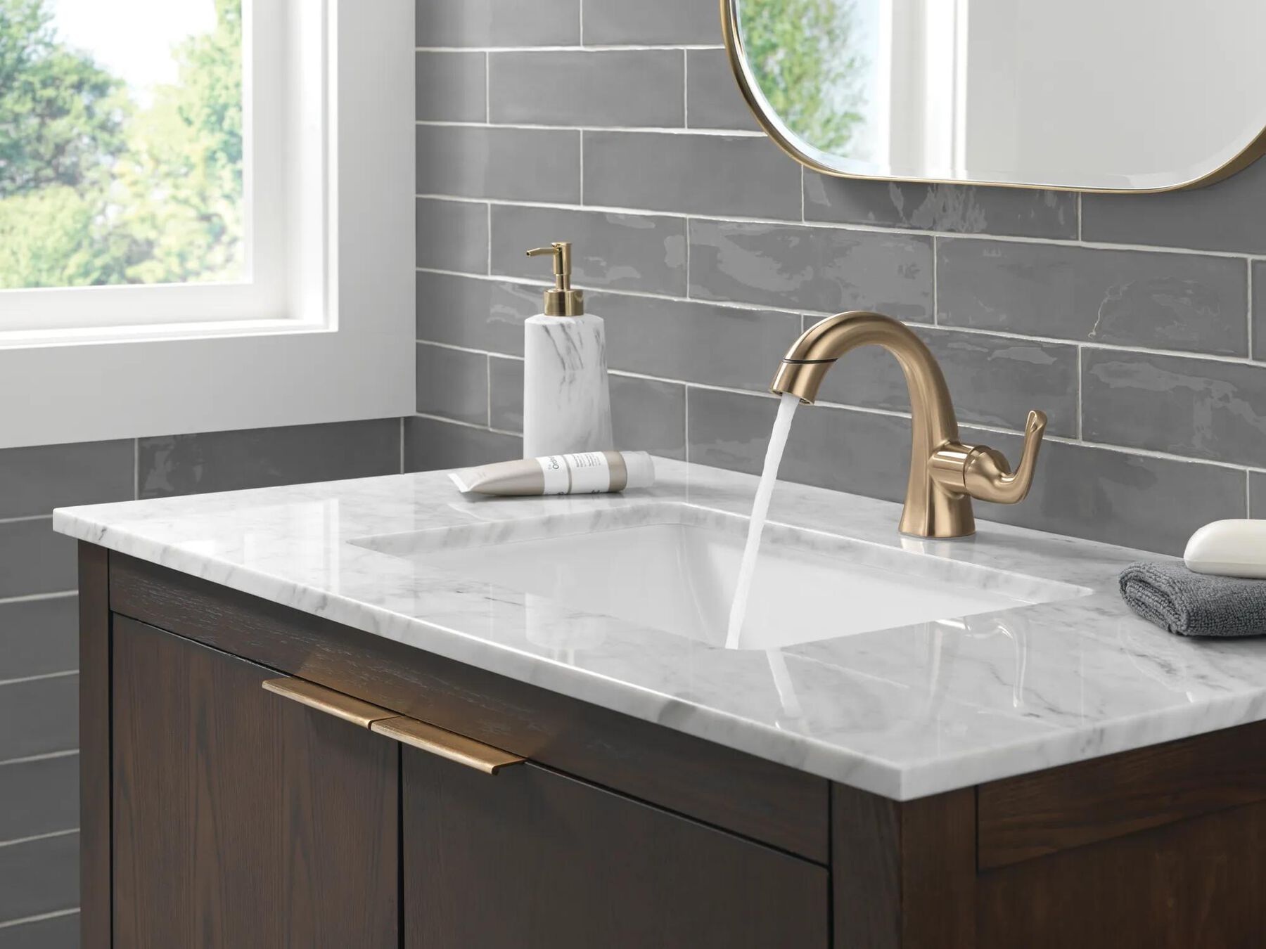 Single Handle Pull-Down Bathroom Faucet (Recertified)