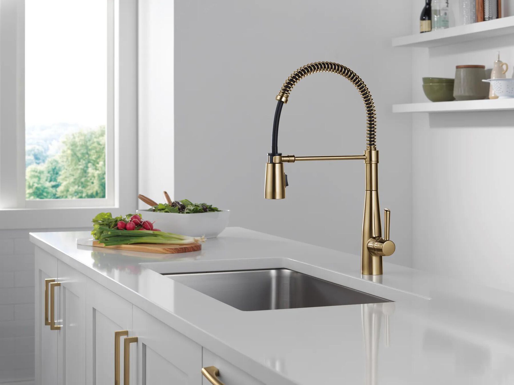 Single-Handle Pull-Down Spring Kitchen Faucet
