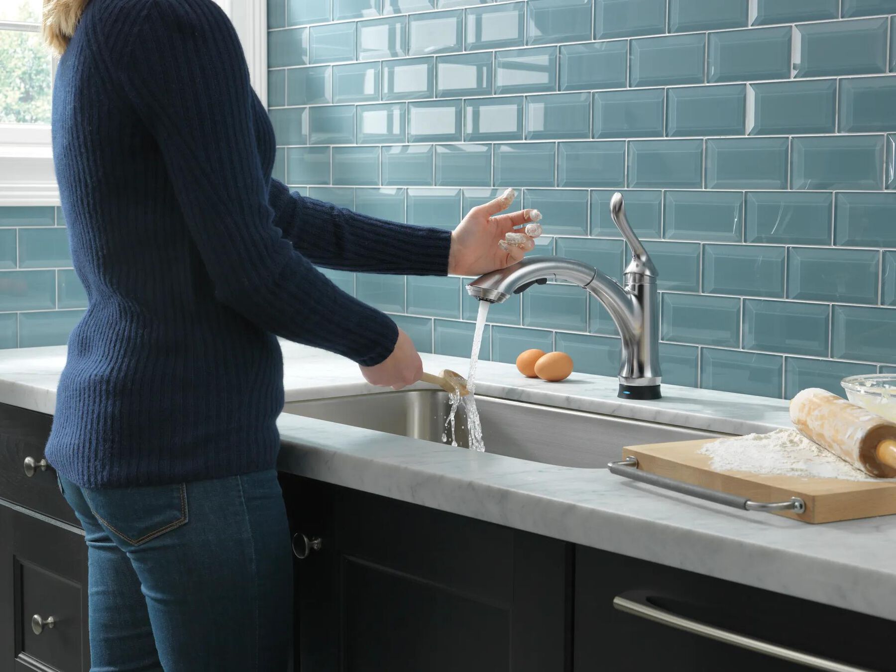 Single Handle Pull-Out Kitchen Faucet with Touch2O&reg; Technology