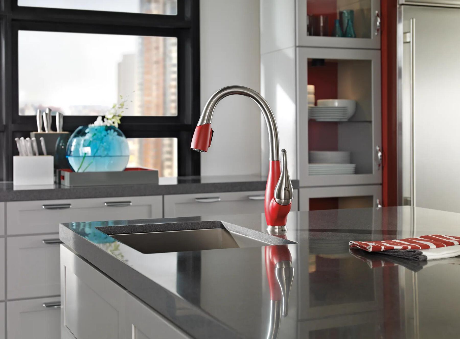 Single Handle Pull-Down Kitchen Faucet