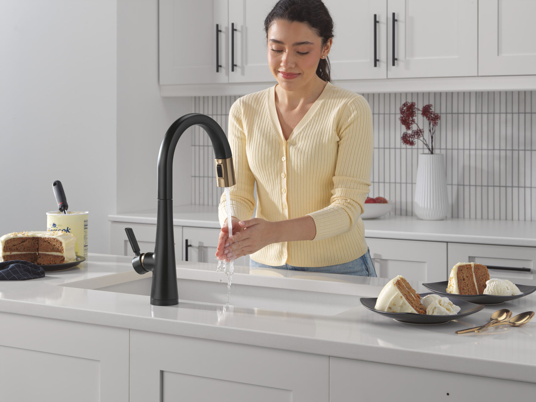 Touch<sub>2</sub>O&reg; Technology Kitchen Faucet with Touchless Technology