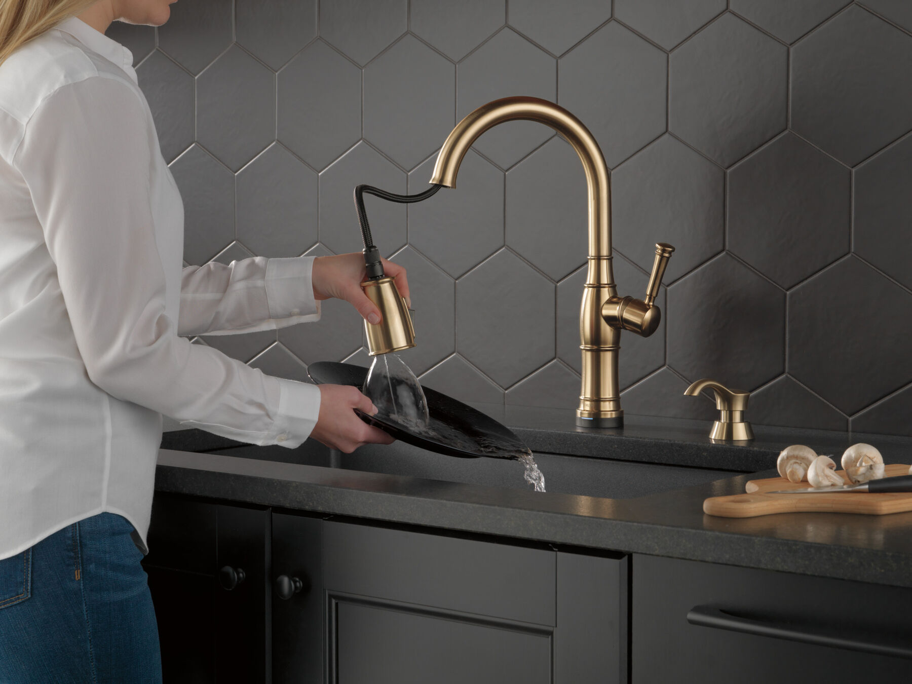 Single Handle Pull-Down Kitchen Faucet with Touch<sub>2</sub>O&reg; Technologyand Soap Dispenser (Recertified)