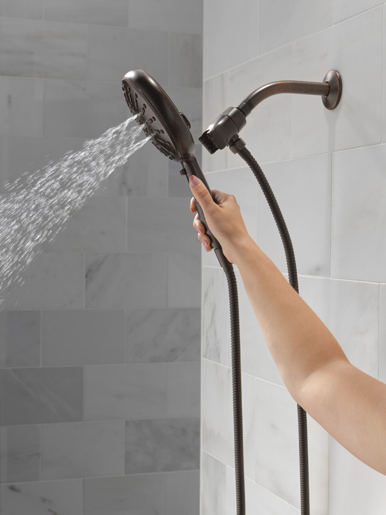 7-Setting SureDock&reg; Magnetic Hand Shower