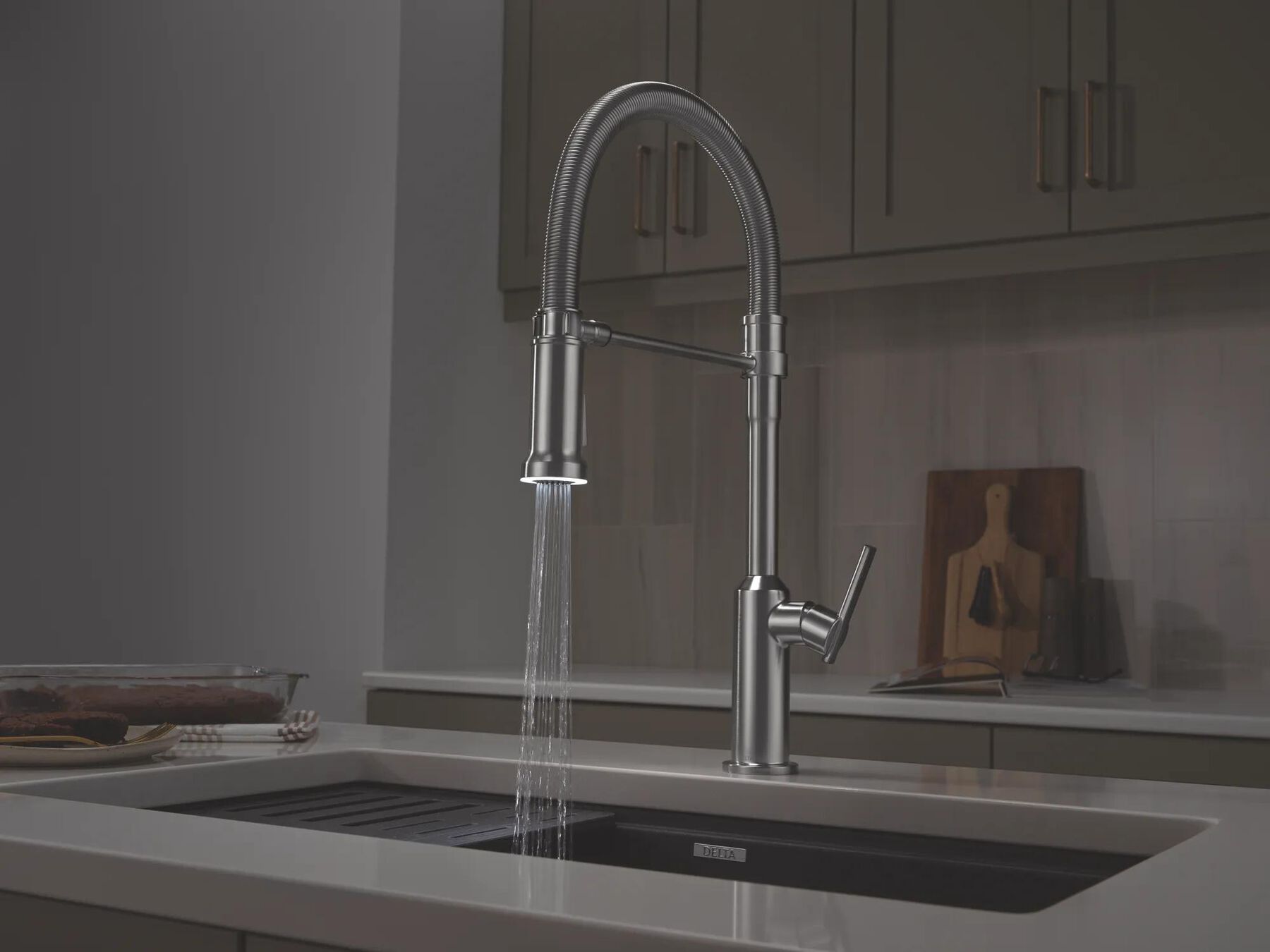 Single Handle Pull-Down Kitchen Faucet With Spring Spout