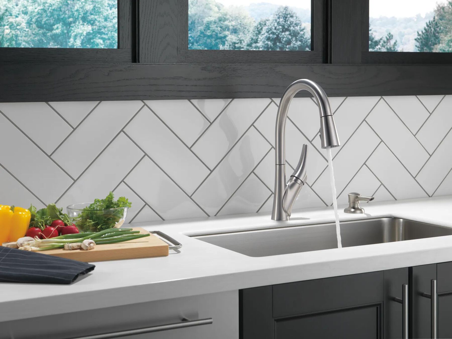 Single Handle Pull-Down Kitchen Faucet (Recertified)