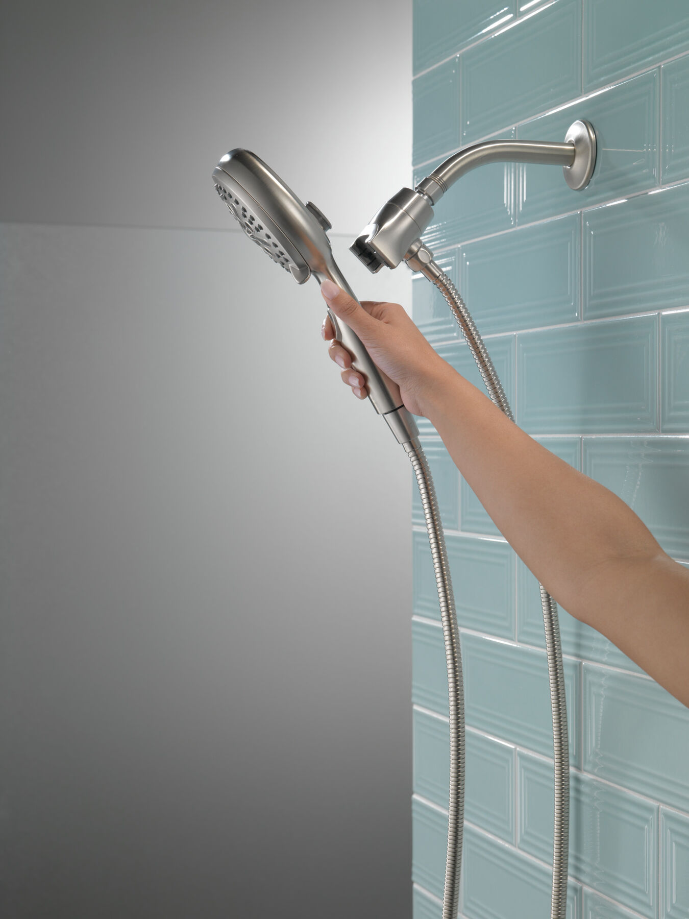 7-Setting SureDock&reg; Magnetic Hand Shower