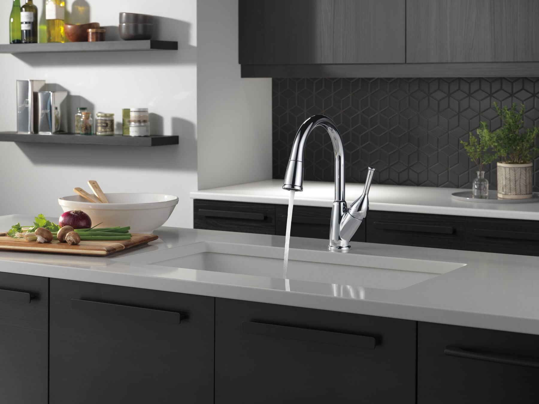 Single Handle Pull-Down Kitchen Faucet